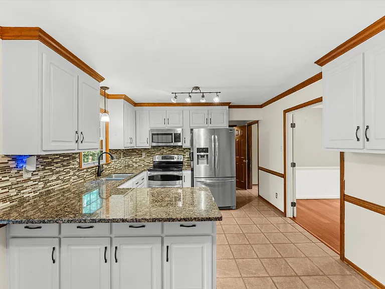 10948 Sunset Hills Dr — Photo 16
