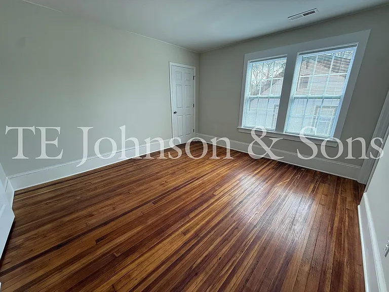 2106 S Main St #3 — Photo 24