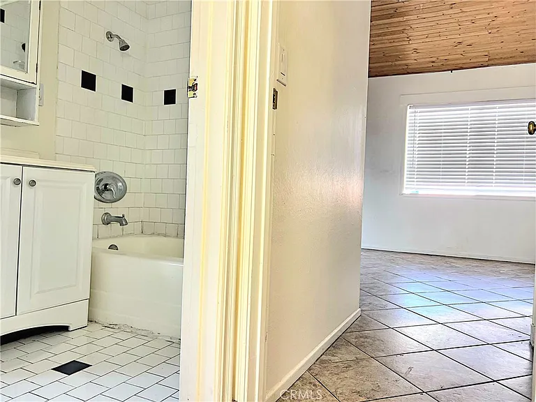 815 W Avenue H7 — Photo 24