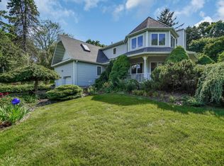 2 Weiss Ter, Chestnut Ridge, NY 10977