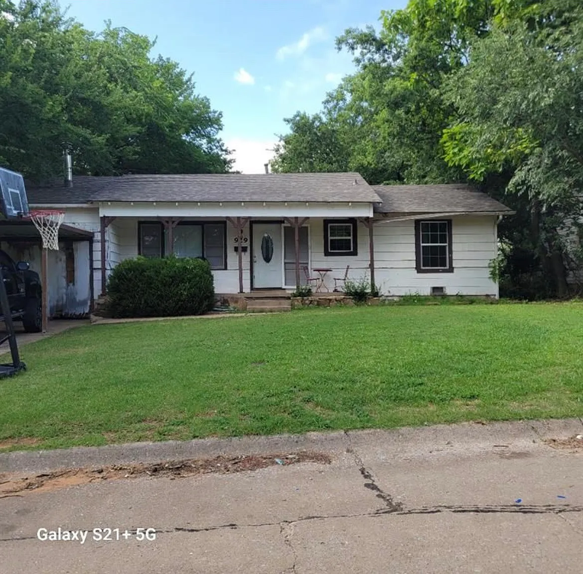 3 bed, 1100 sqft, $1,200 — Photo 1