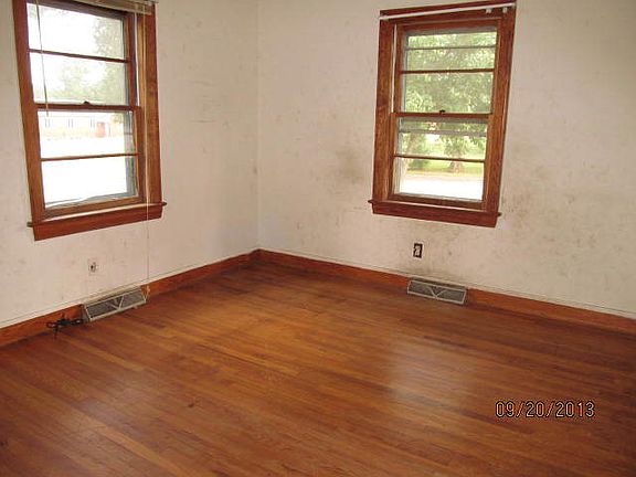 5th image of 821 Wilkins St