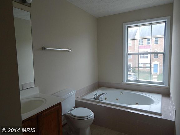 3rd image of 406 Dundee Pl