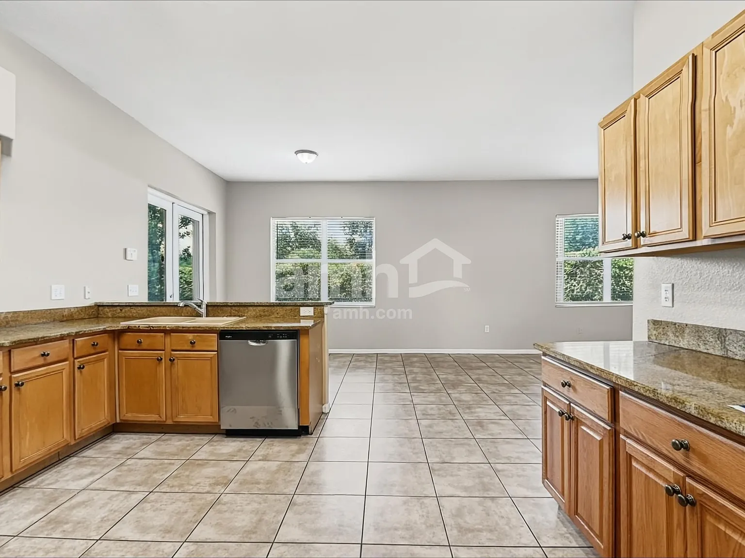 3 bed, 2.0 bath, 2215 sqft, $2,640 — Photo 4