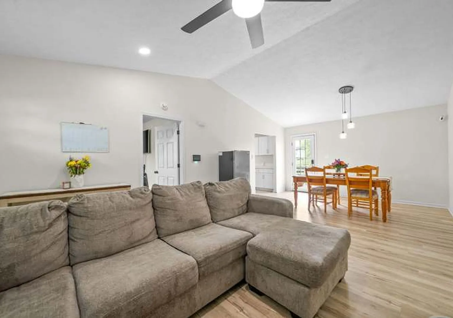 Welcome Home to 602 Artic Ave. — Photo 4