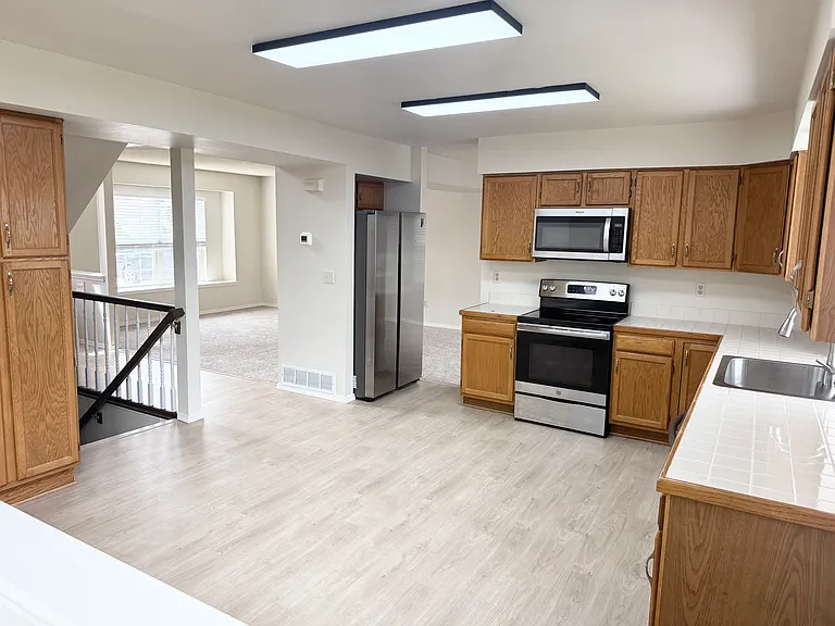 8061 Scarborough Dr — Photo 14