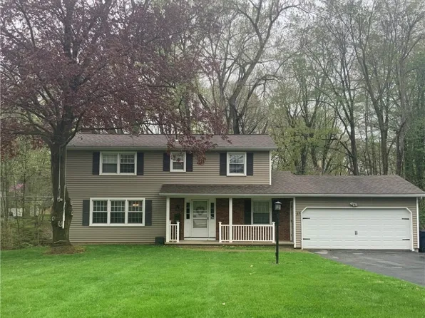 27 Brookside Dr, Fairport, NY 14450