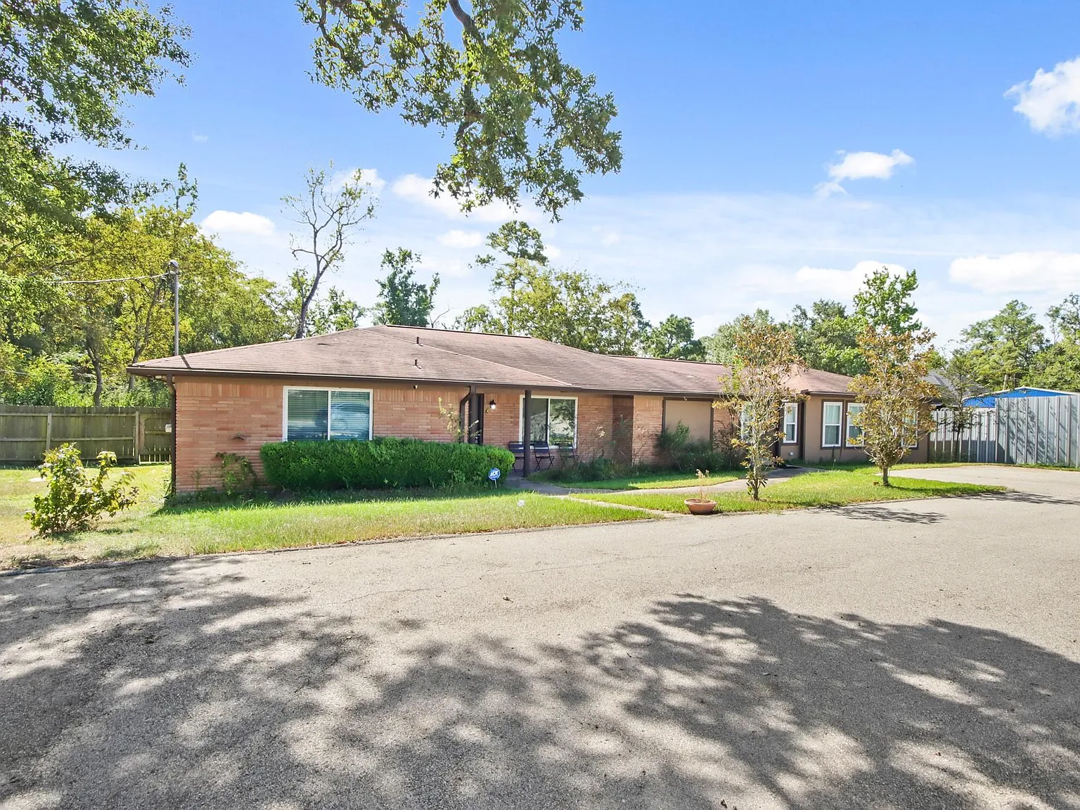 4 bed, 3.0 bath, 2605 sqft, $2,500 — Photo 1