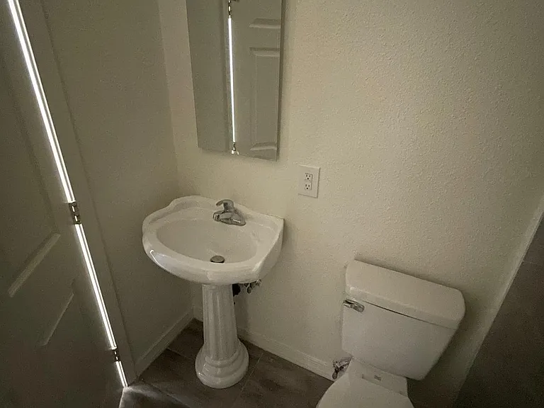 2337 S Walnut Ave — Photo 13