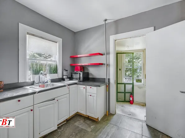 945 East 15th Street image 13 of 34