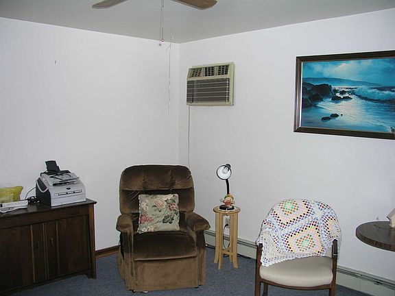 2nd image of 19 W Cookingham Dr