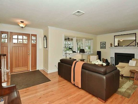 3rd image of 24 Surrey Ln