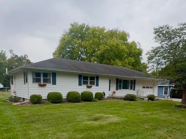 810 S Longview Rd, Monticello, IL 61856