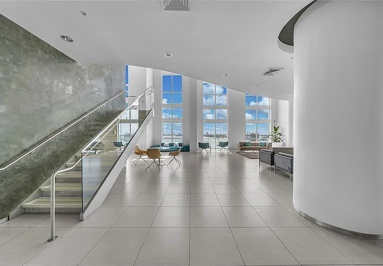 1900 N Bayshore Dr — Photo 5