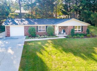 4050 Arrowhead Dr NE, Hickory, NC 28601