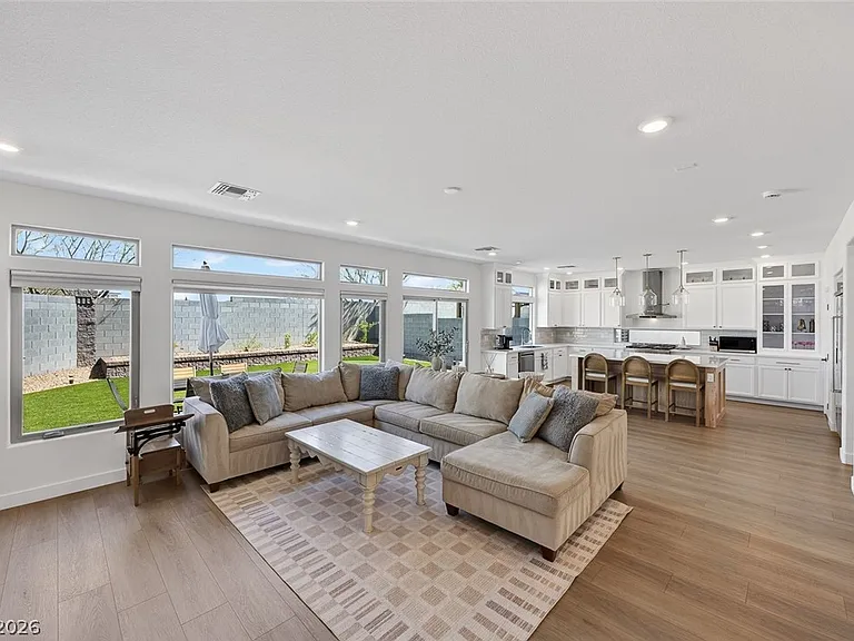 10446 Emerald Rye St — Photo 13