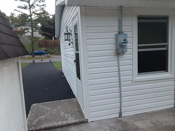 3rd image of 117 Pine Cove Dr