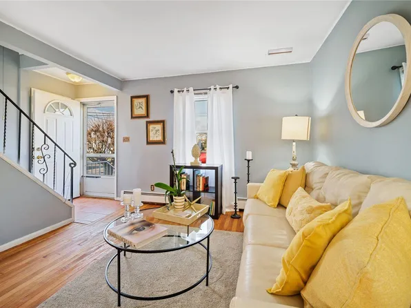 5 Enness Avenue, Bethpage, NY 11714