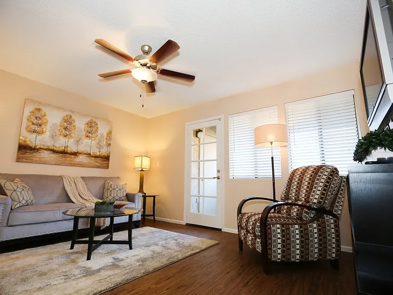 10134 W Mohawk Ln — Photo 9