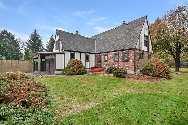 409 McKinley St photo 1