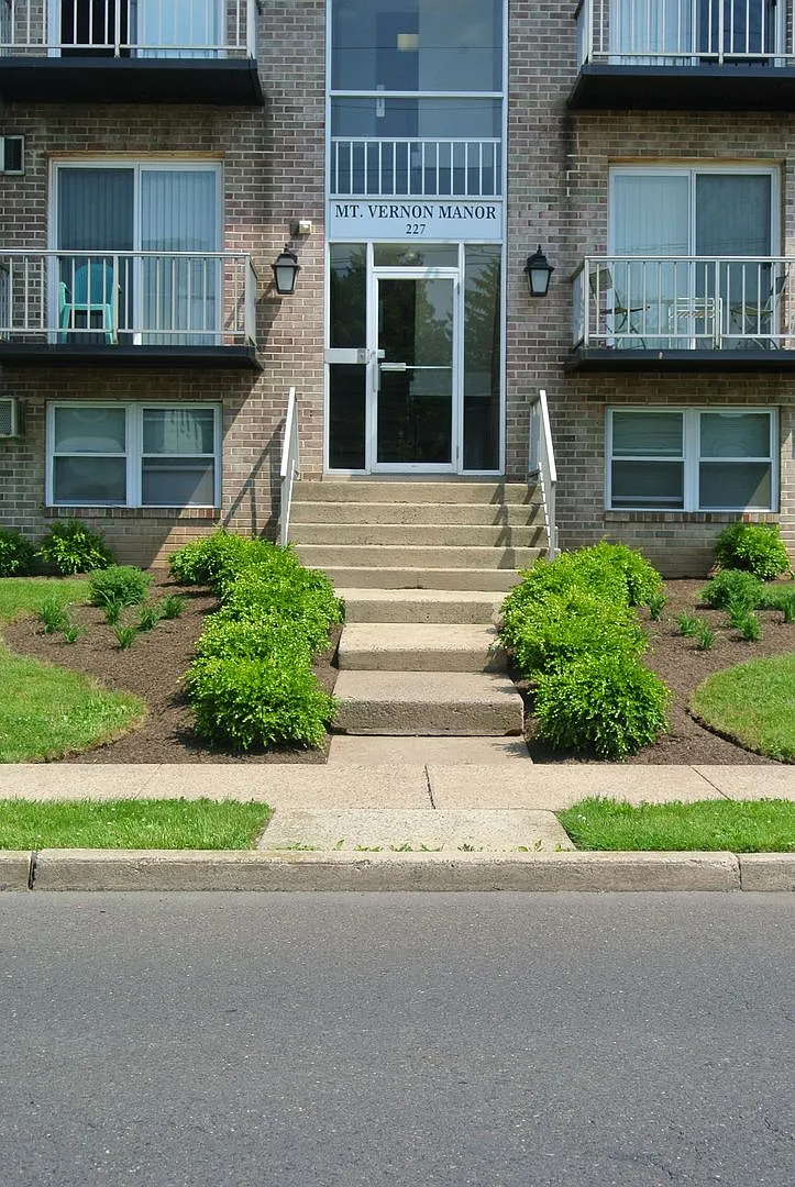 Mt. Vernon Manor Apt. 3-020 — Photo 3
