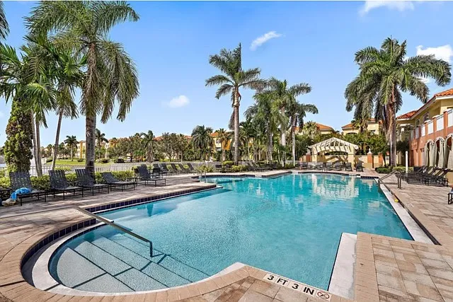 Pool and Hot Tub with Grills