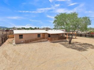 16 Medina Ln, Taos, NM 87571