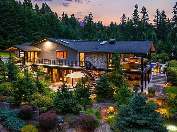 5,320 square feet of resort style living.