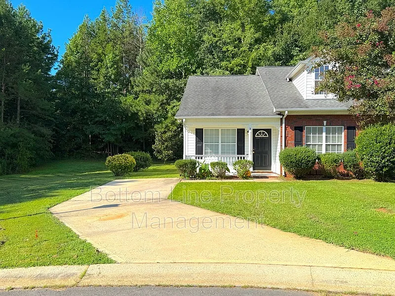 Huntington Place — Photo 2