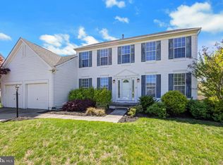 4 Teakwood Ln, Sicklerville, NJ 08081