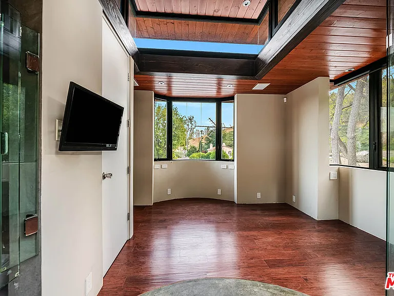 22277 Buena Ventura St — Photo 47