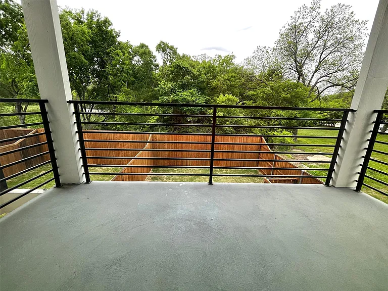 2417 N Winnetka Ave — Photo 30