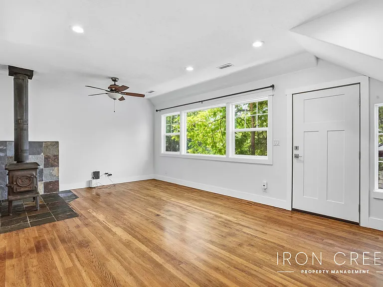 409 W Ada St — Photo 2