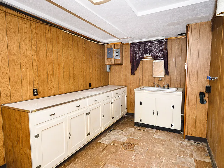 2709 Goldsmith Ln — Photo 31