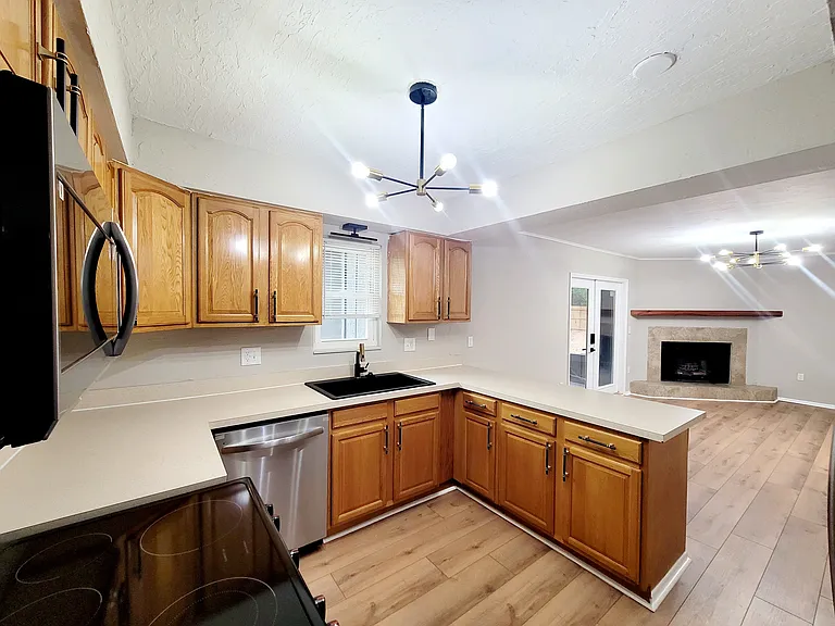 3116 W University Ave — Photo 15