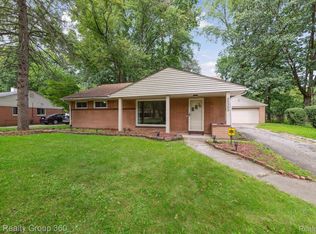 25322 Kildare St, Southfield, MI 48033