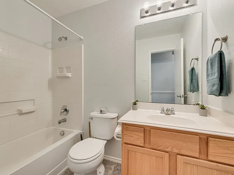 1004 Trickham Dr — Photo 25