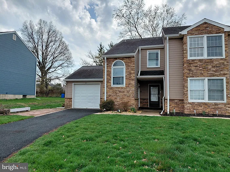 228 Spring House Ln — Photo 3