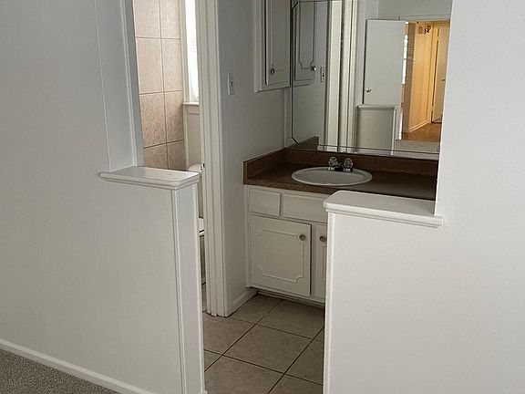 4th image of 618 Chauncey Dr APT 3