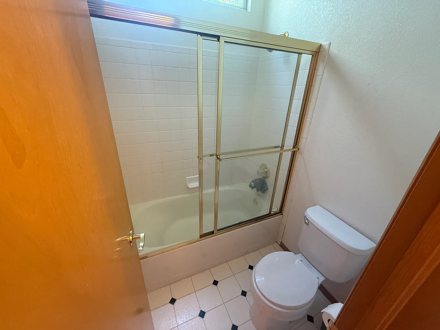 7 bed, 5036 sqft, $850 — Photo 4