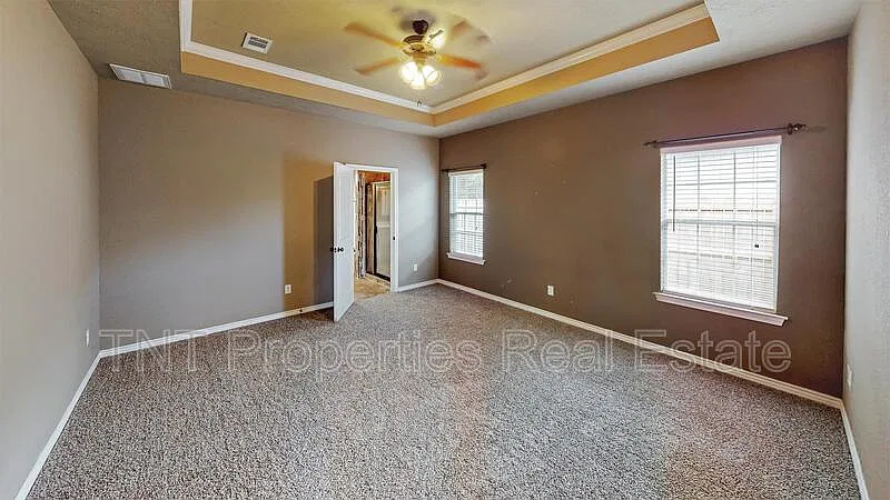 3 bed, 2.0 bath, 1669 sqft, $1,895 — Photo 2