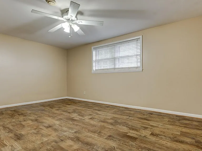 3404 Jones Dr — Photo 30