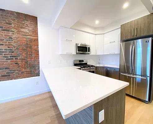 Rented by Bond New York | media 9