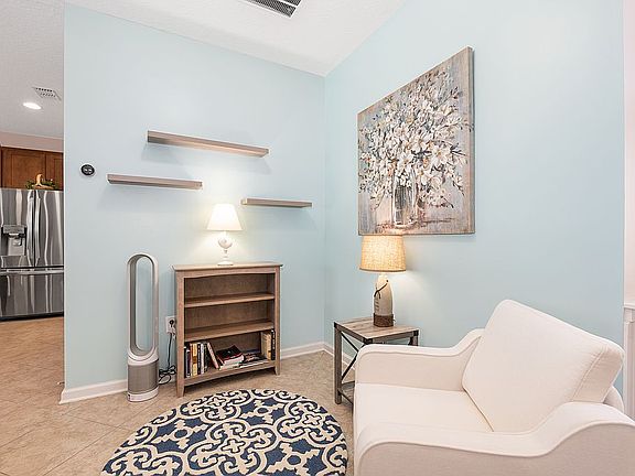 5th image of 157 S Coopers Hawk Way
