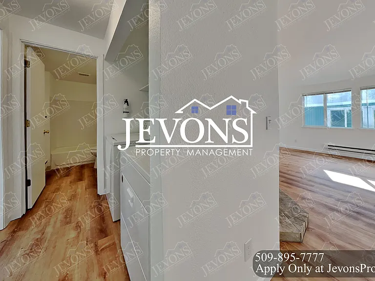 1722 E 56th St #2 — Photo 10