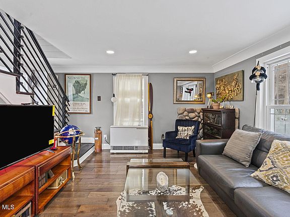 4th image of 1371 Midline Road