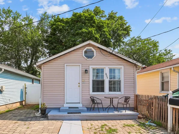 808 Summerfield Ave, Laurence Harbor, NJ 08879