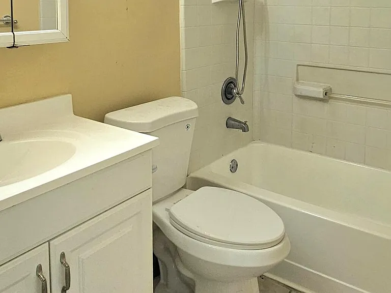 1505 Crescent Cir #B24 — Photo 9