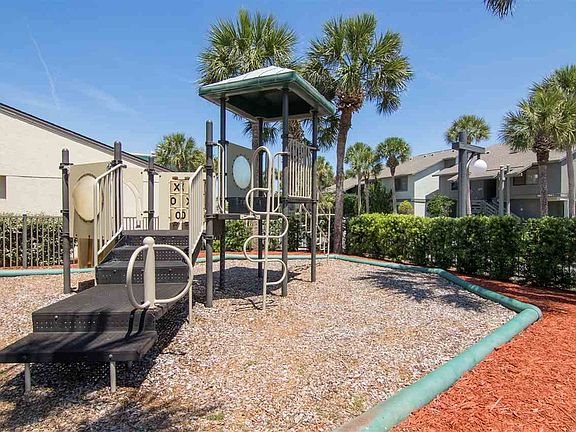 4th image of 38 Village Las Palmas Cir