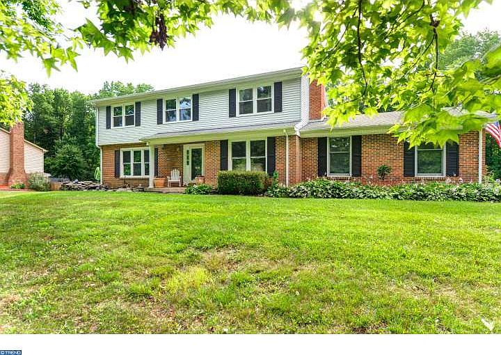 1st image of 610 Clifton Dr